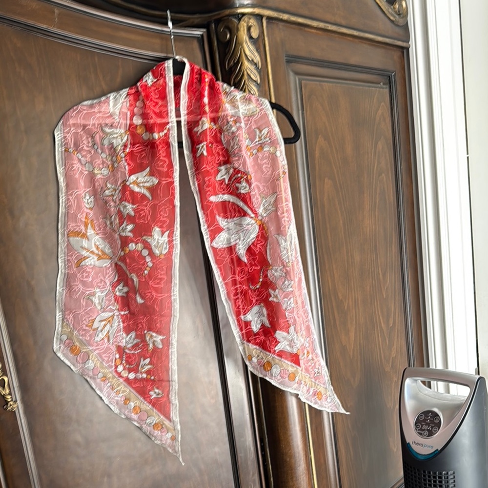 Emilio pucci Elegant Gray and Red scarf